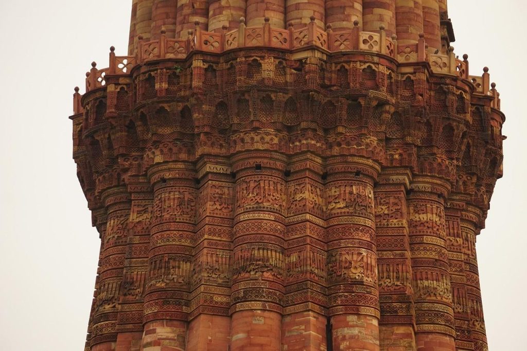 qutab delhi india monument
