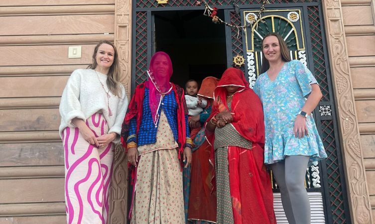 Tourist with rural women of Chandelao Garh Tourist with rural women of Chandelao Garh