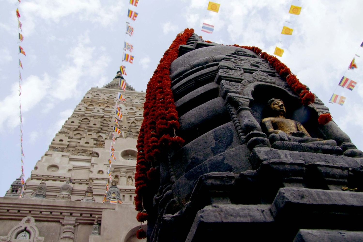 spiritual place in India buddhist temple in bodhgaya in india